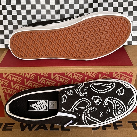 Vans WMNS Classic Slip On Peace Paisley Black/True White  sneakers - Picture 5 of 16